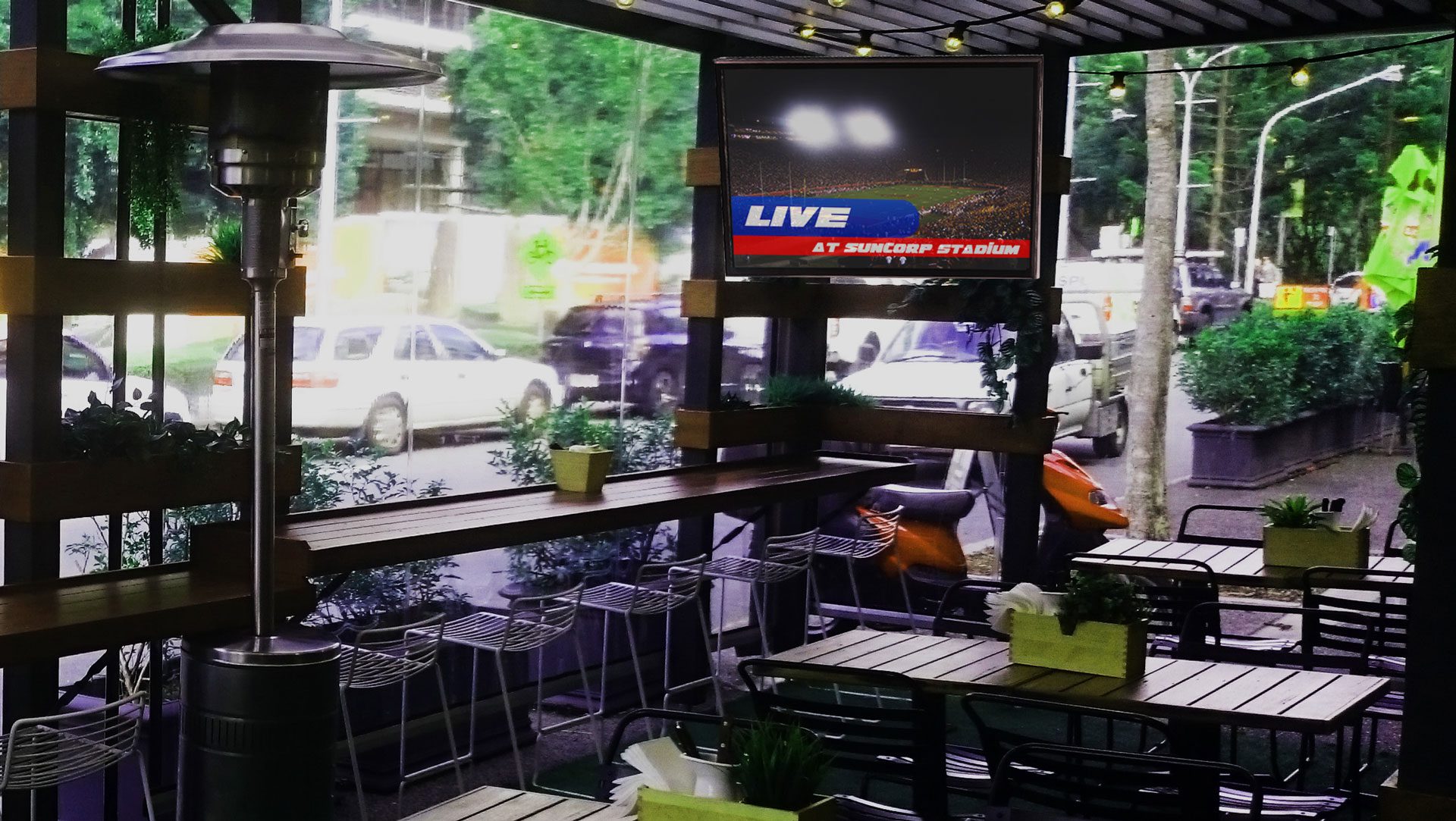 INDOOR AND OUTDOOR DIGITAL SIGNAGE FOR HOSPITALITY - METROSPEC